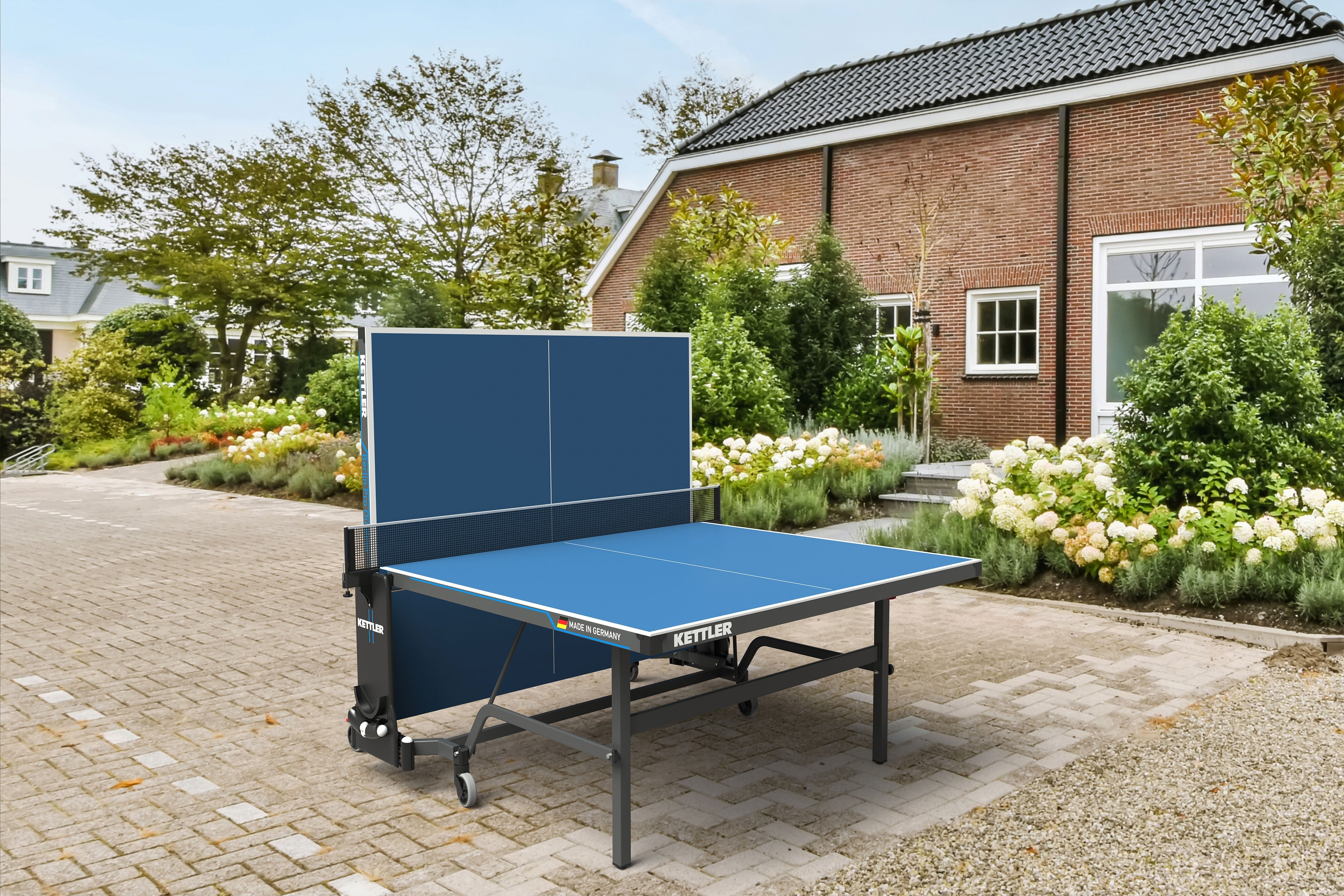 Berlin Pro Outdoor Table Tennis Table - 4-Player Bundle